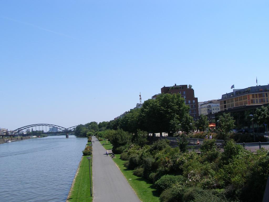 Hotel Astoria Frankfurt am Main ภายนอก รูปภาพ