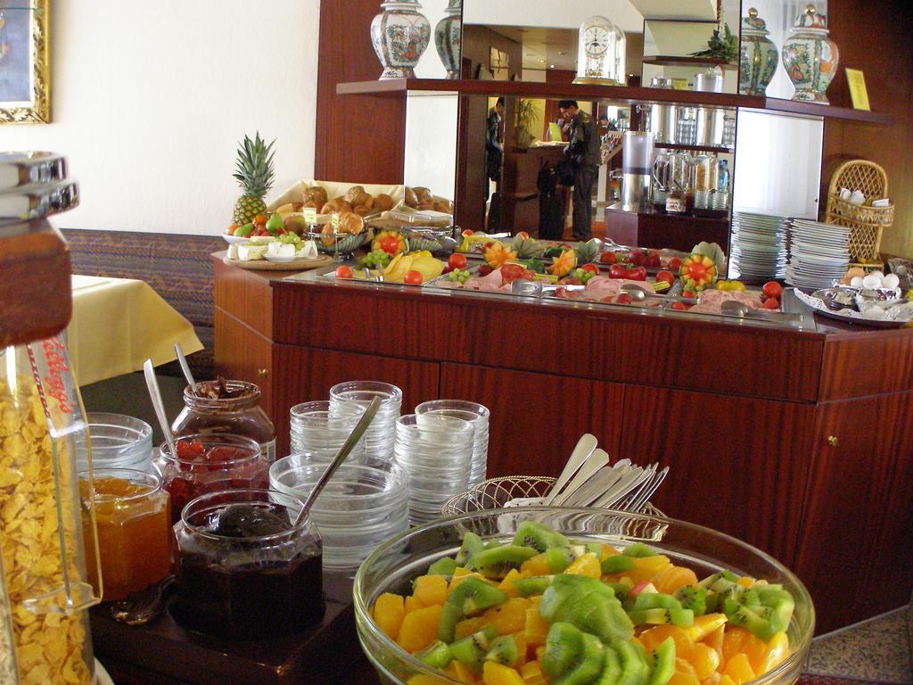 Hotel Astoria Frankfurt am Main ภายนอก รูปภาพ