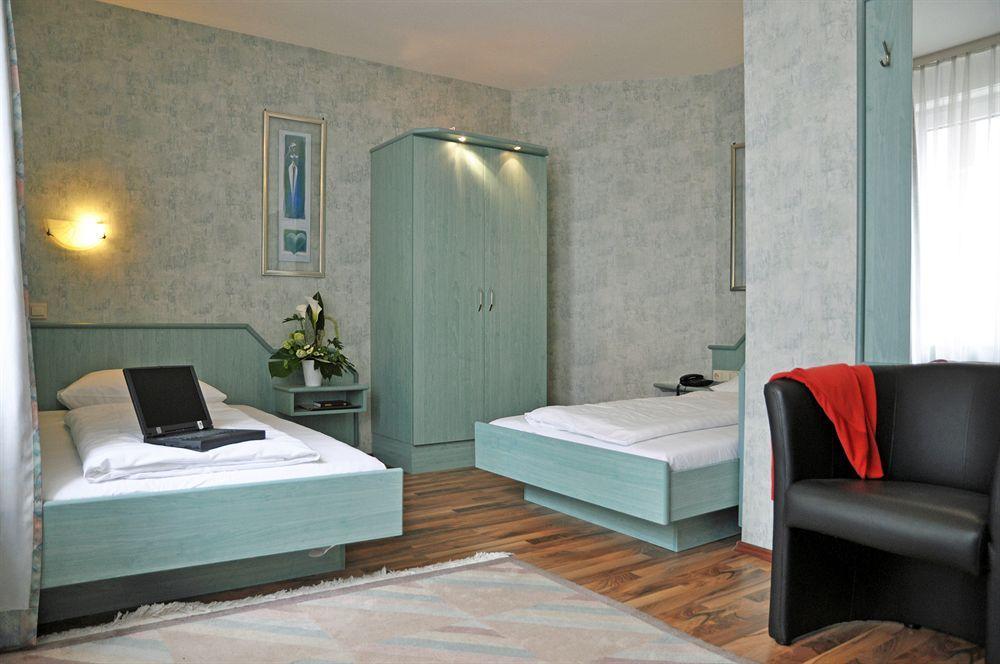 Hotel Astoria Frankfurt am Main ภายนอก รูปภาพ