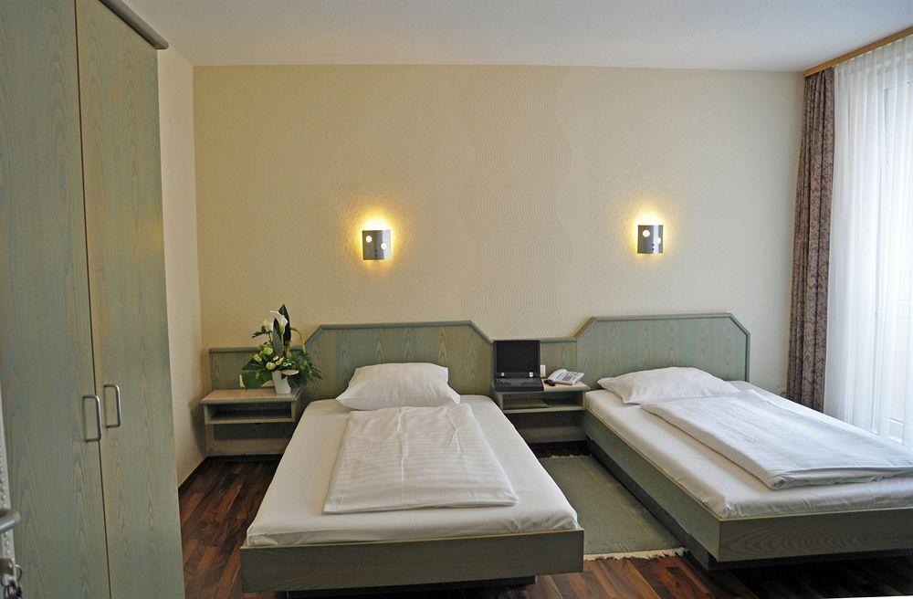 Hotel Astoria Frankfurt am Main ภายนอก รูปภาพ