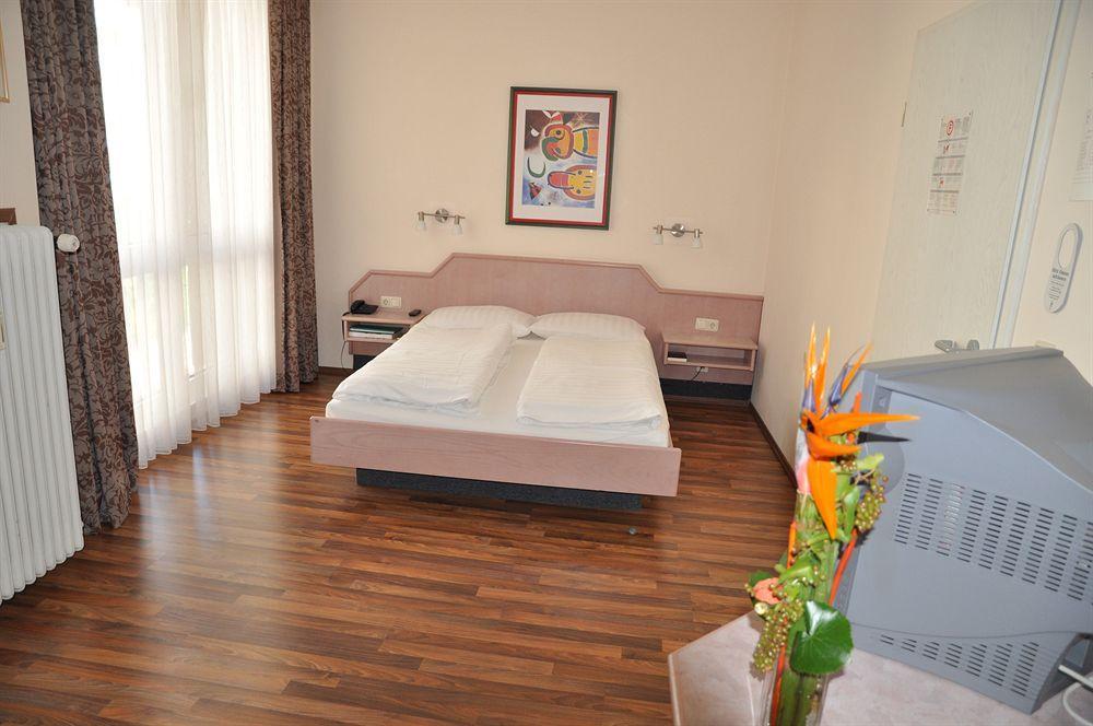 Hotel Astoria Frankfurt am Main ภายนอก รูปภาพ