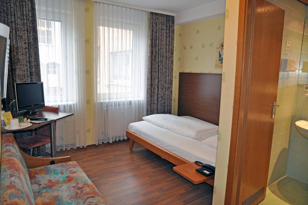 Hotel Astoria Frankfurt am Main ภายนอก รูปภาพ