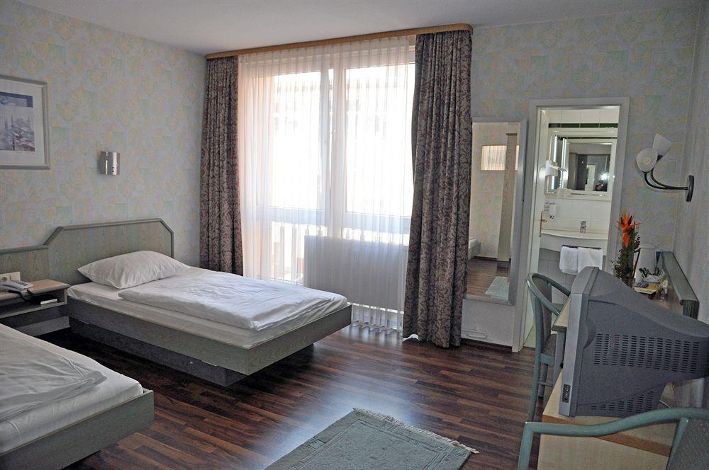 Hotel Astoria Frankfurt am Main ภายนอก รูปภาพ