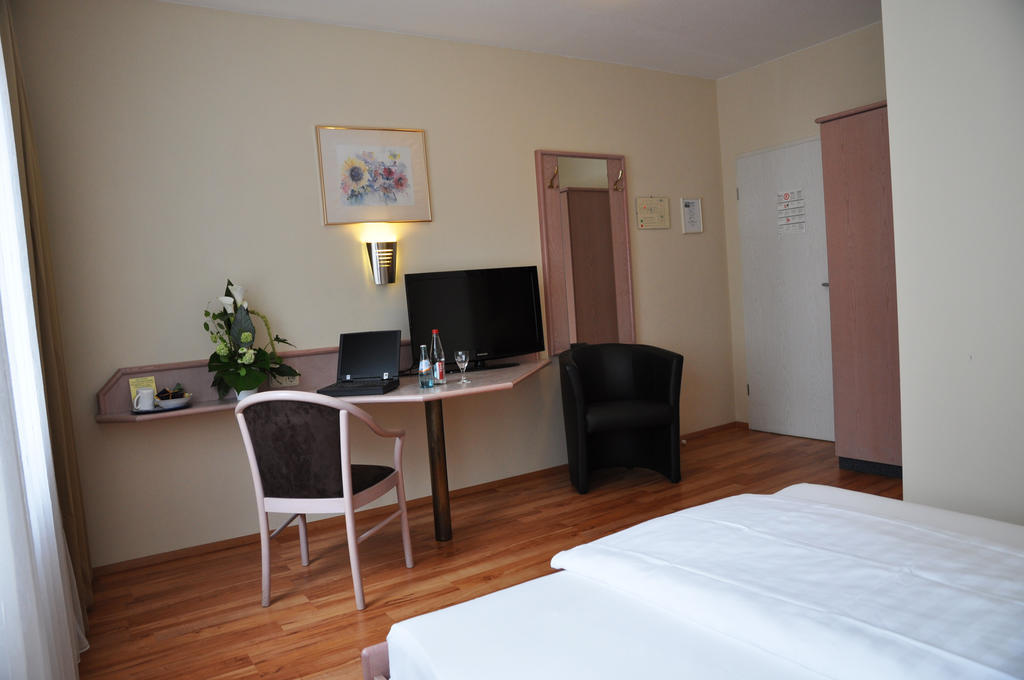 Hotel Astoria Frankfurt am Main ภายนอก รูปภาพ