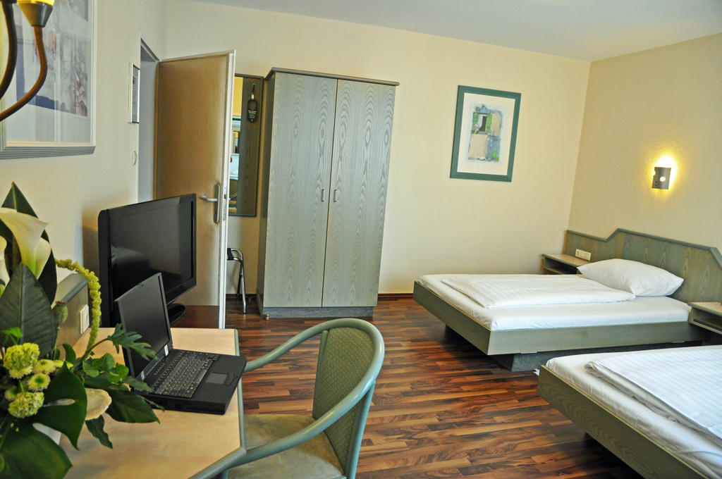 Hotel Astoria Frankfurt am Main ภายนอก รูปภาพ